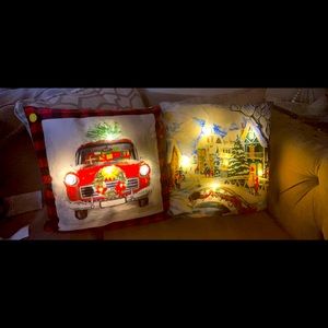 Light upChristmas pillows